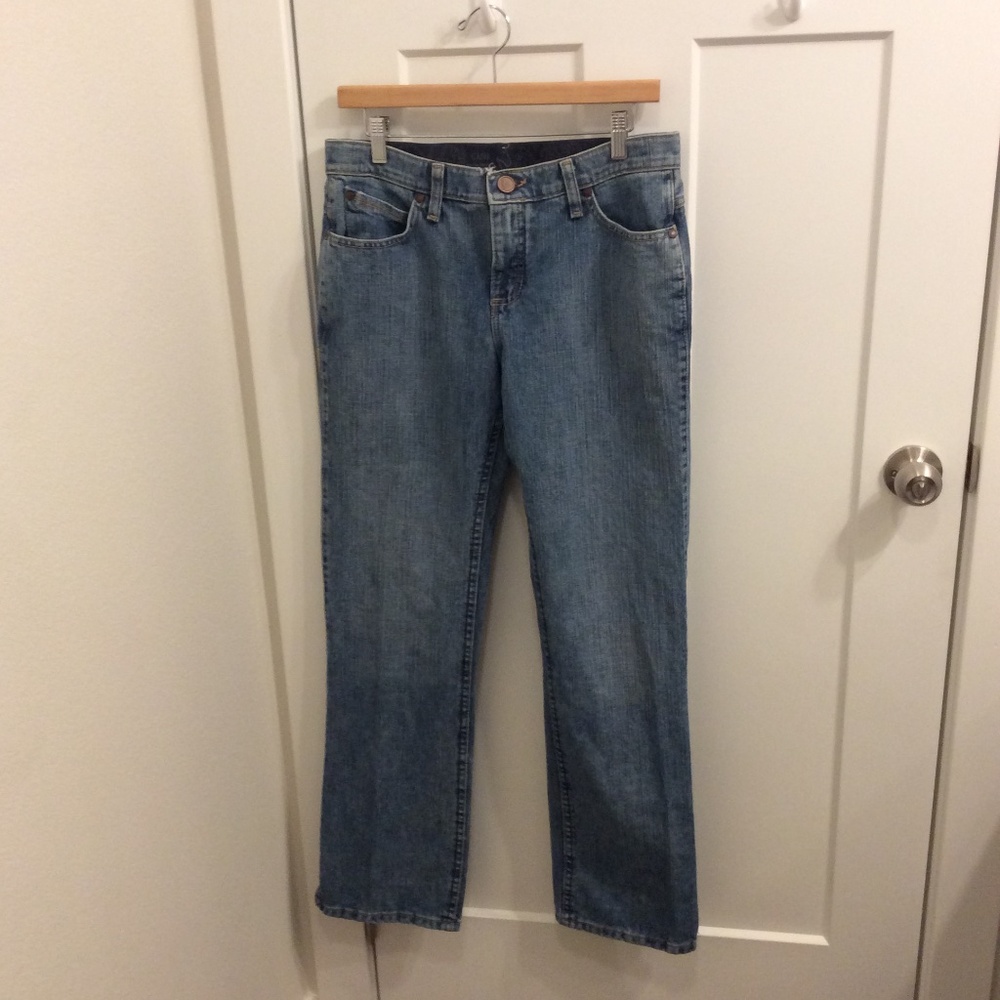 Wrangler Women's Ultimate Riding Blue Jean 7/8 x 32